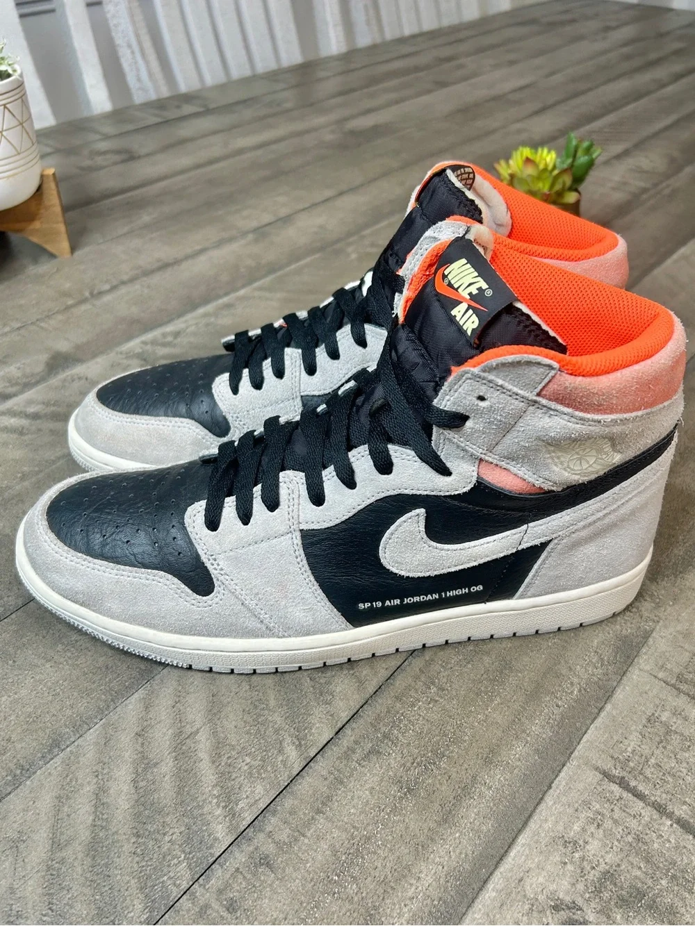 Air Jordan 1 Retro OG High Hyper Crimson Size 13 Men’s Basketball Sneakers